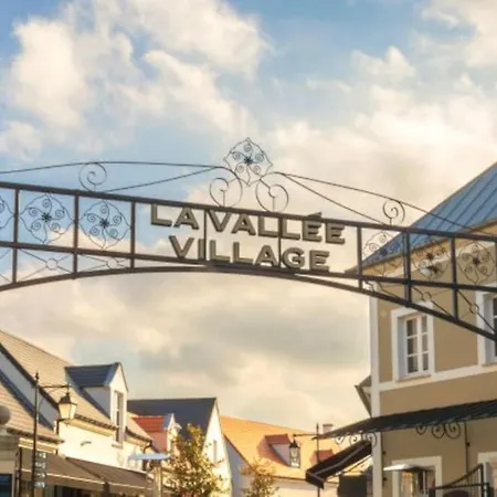 Riviera - Vue Disneyland Chessy (Seine-et-Marne)